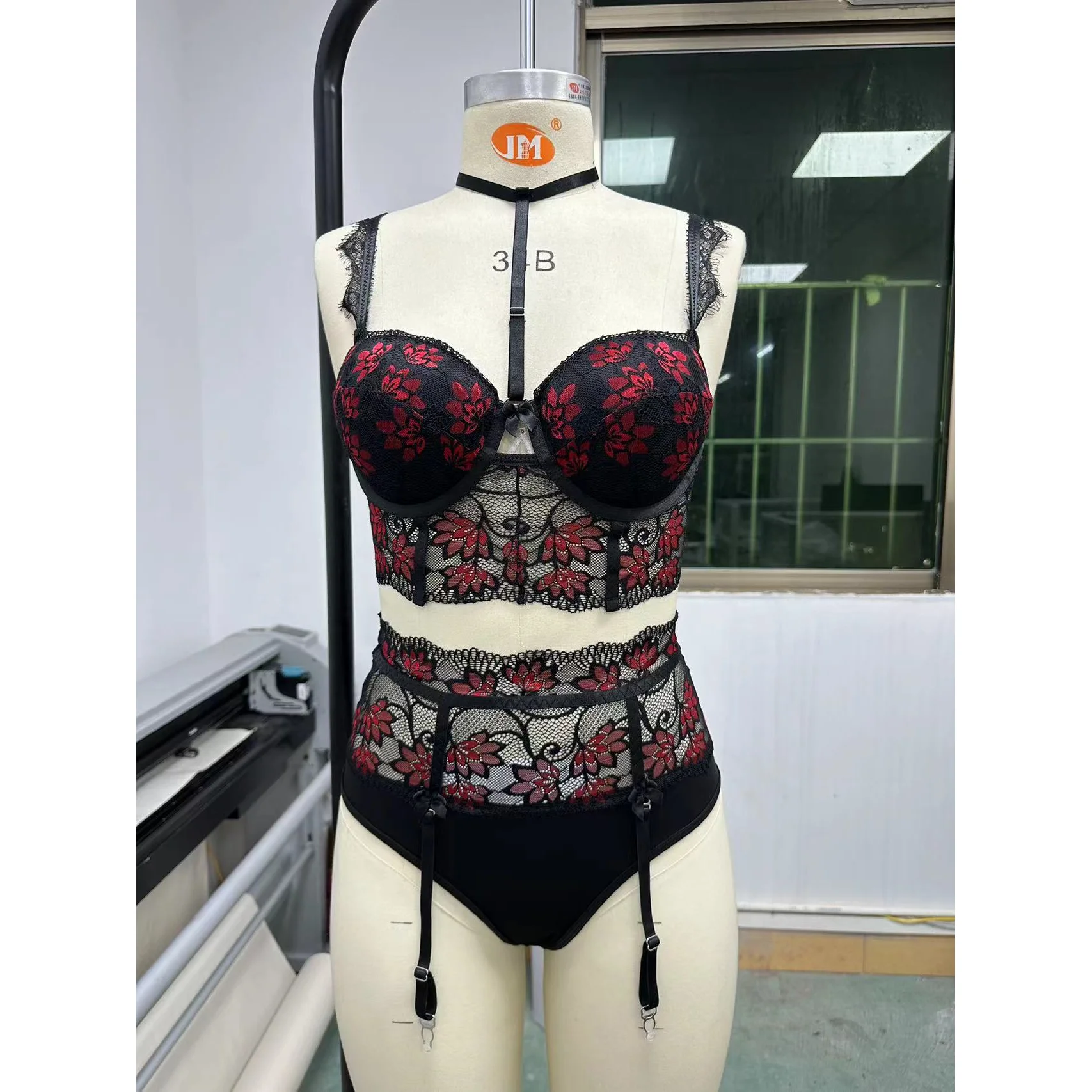 2024 Новое дизайнерское нижнее белье женское черное и Красное ажурное сексуальное для женщин
