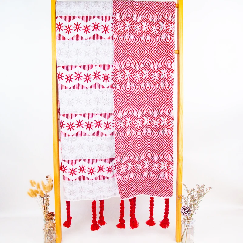 Hot sale low MOQ soft touch 100%acrylic Christmas knit throw blanket for home decor