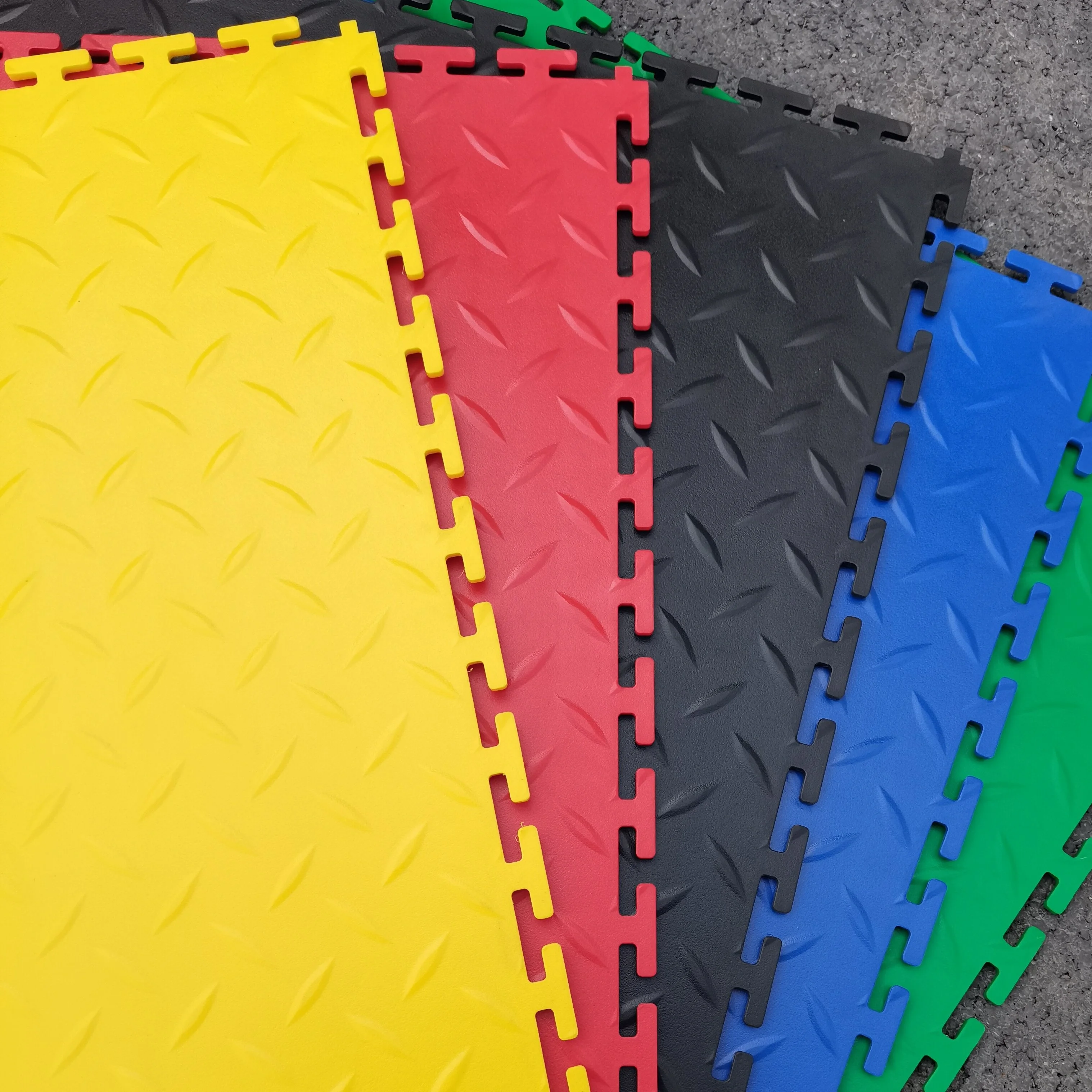 waterproof pure pvc interlocking vinyl floor tiles 500*500 for indoor garage use/removable plastic interlocking floor mats