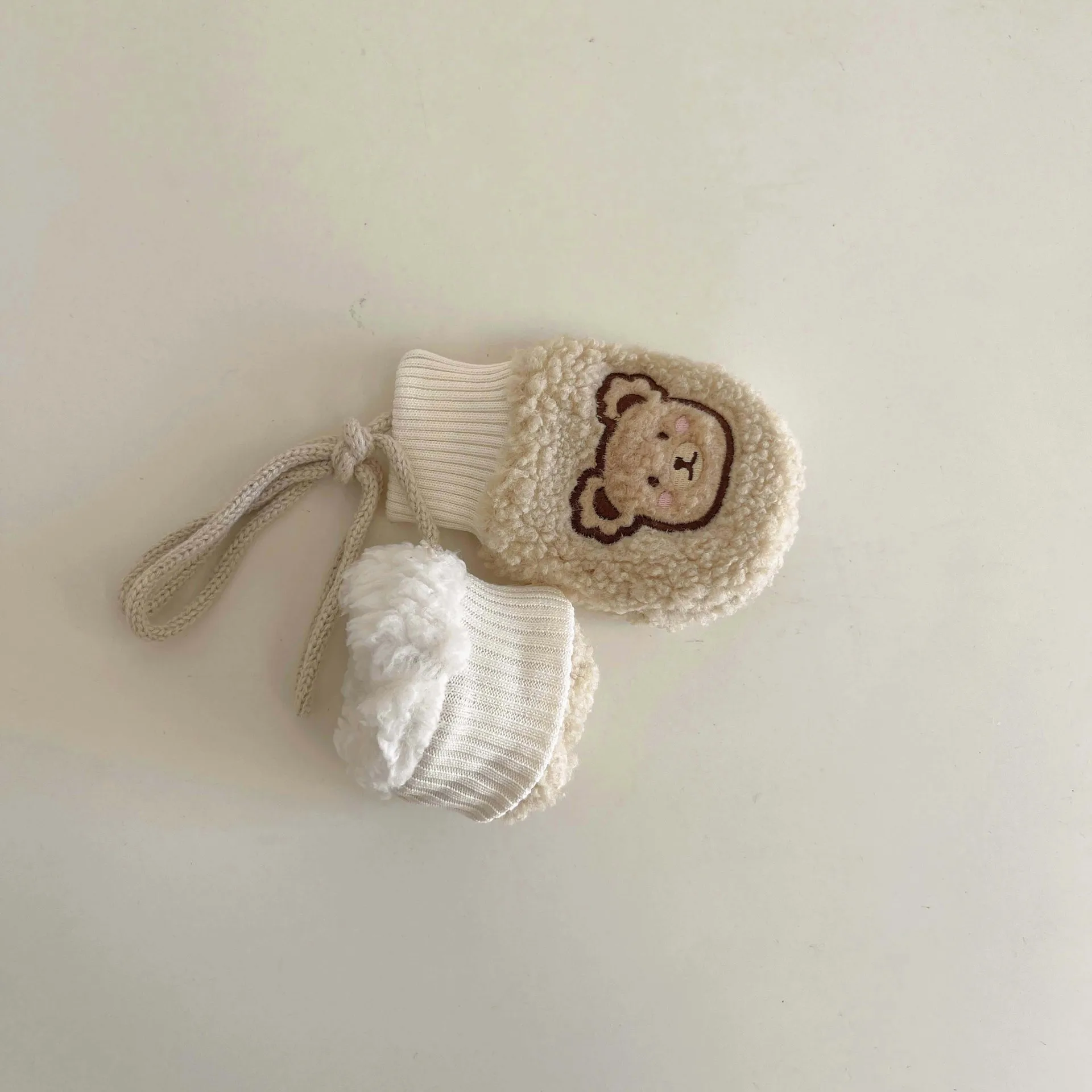От 1 до 4 лет зимняя детская одежда для девочек мягкие палец Baby в виде медведя из мультфильма теплая верхняя детей ясельного возраста
