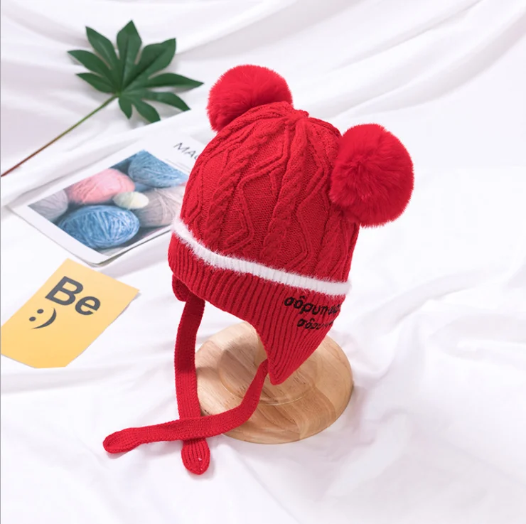 Дешевая детская вязаная шапка с двойным помпоном, вязаная шапка с вышивкой, детская шапка с защитой ушей