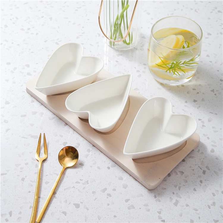 Hot selling modern unique design white heart shape ceramic serving dishes with wooden tray
