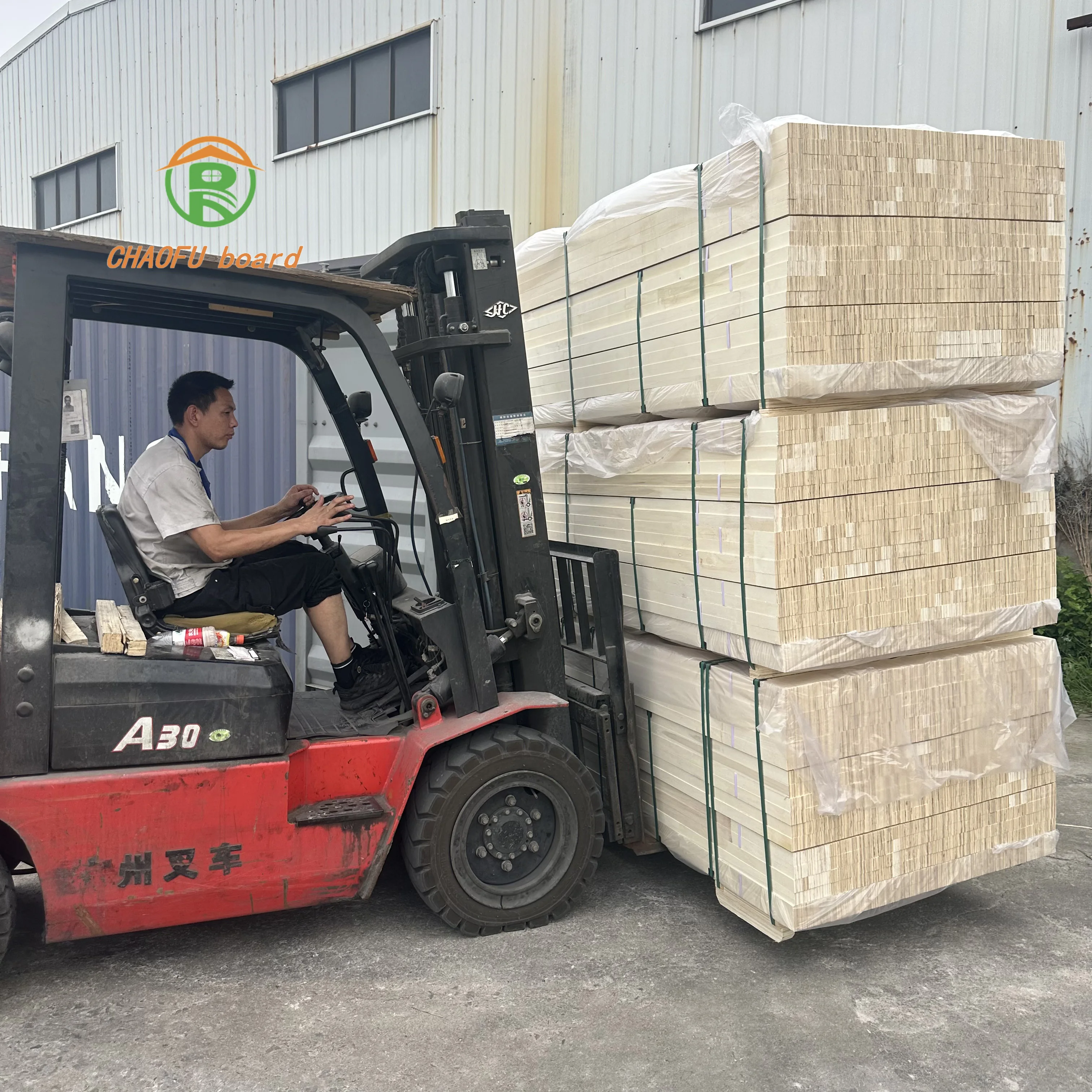 High Quality 12mm  LVL Plywood Factory Direct Pine Veneer Board with Low Formaldehyde Emission for Furniture Use