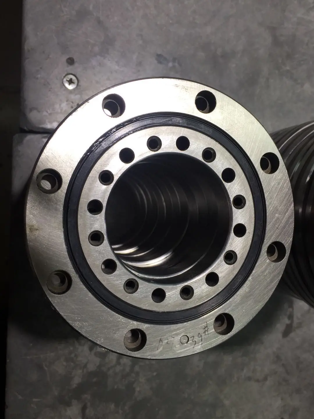 Luoyang Factory Industrial RobotbCylindrical Crossed Roller Bearings RU85 CRBF5515AT Cross Roller Bearings