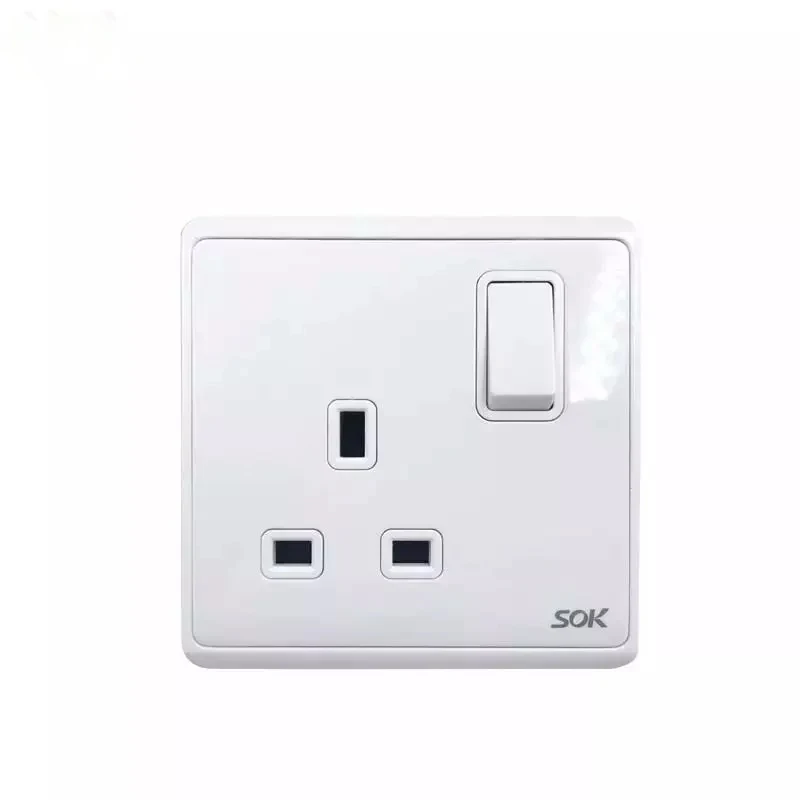 1 Gang 13A White BS Plug Socket verifired by CE CB electric socket