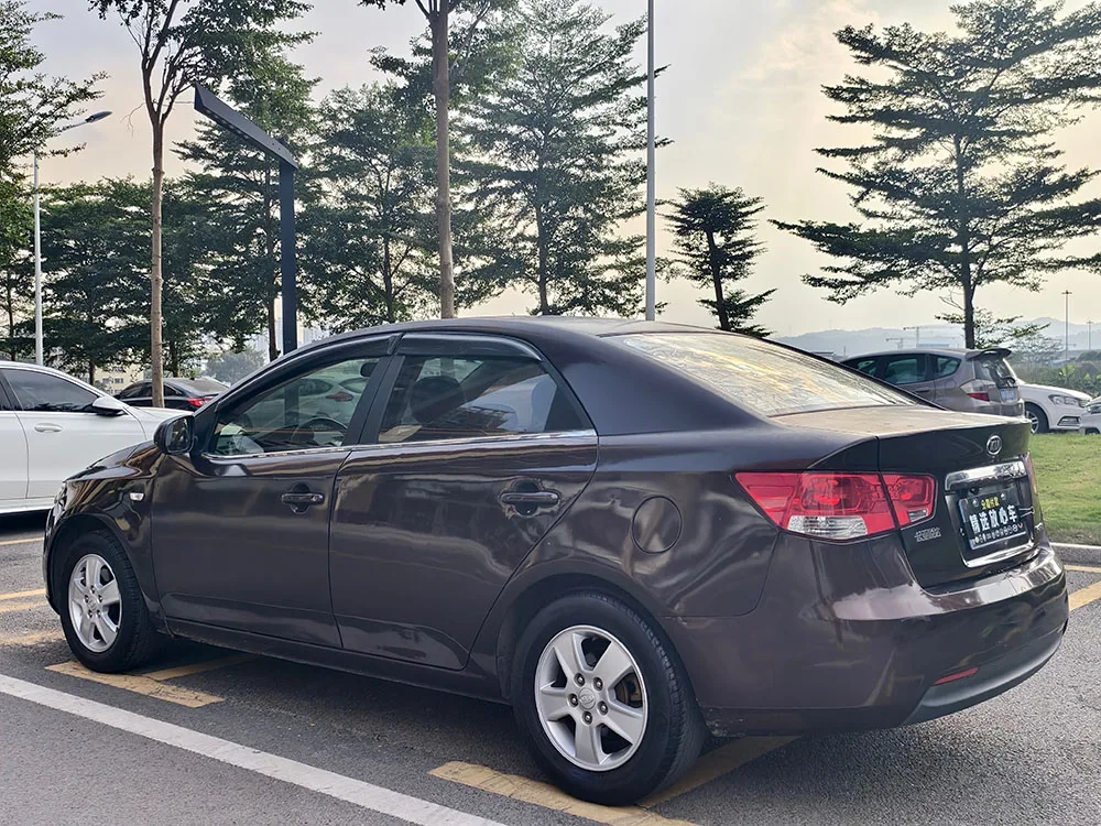 2012 китайские автомобили Kia Forte 1.6L MT GL для недорогих автомобилей в наличии