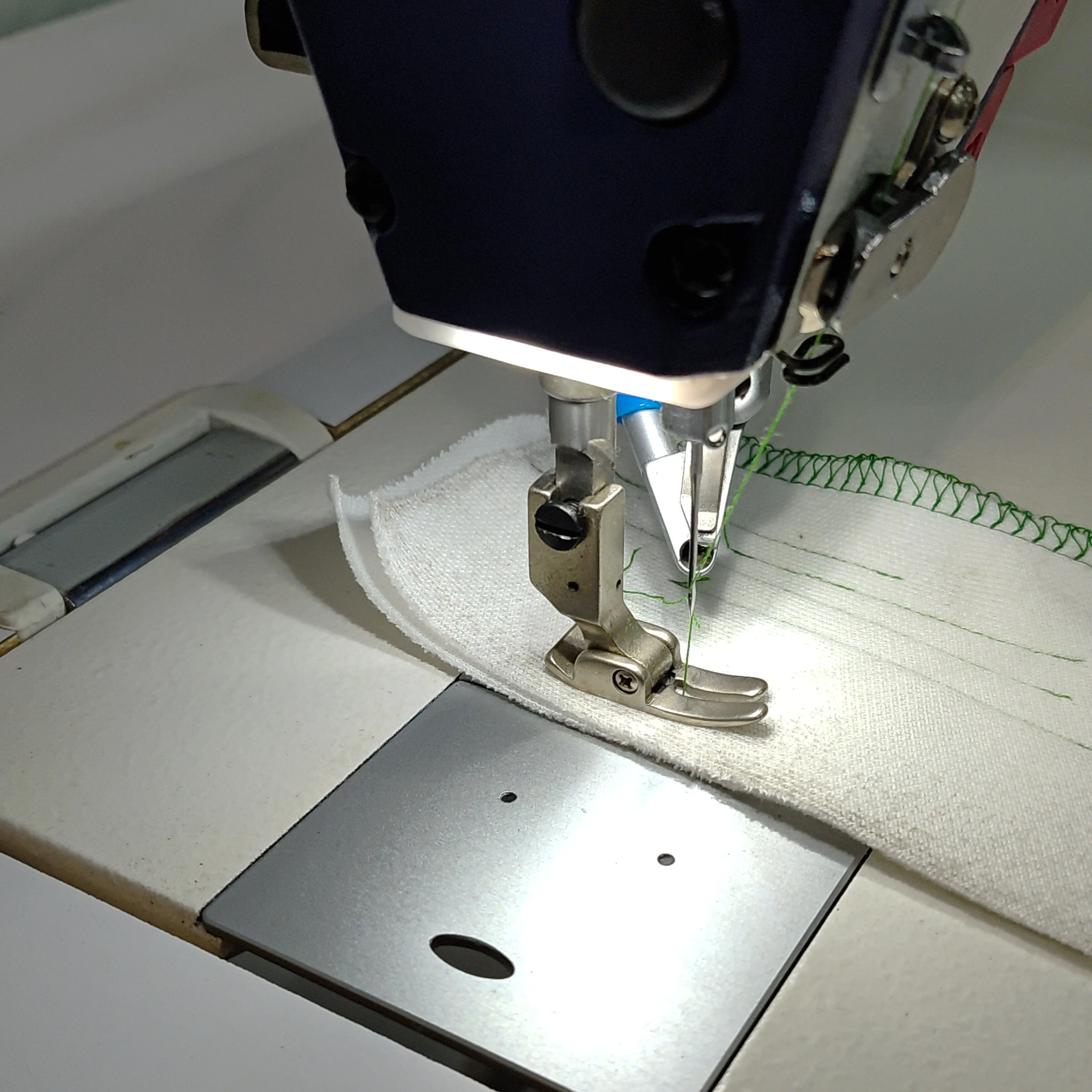 Hot Sale High-speed Lockstitch Sewing Machine for Industry High Quality Apparel Lock Stitch Machinery
