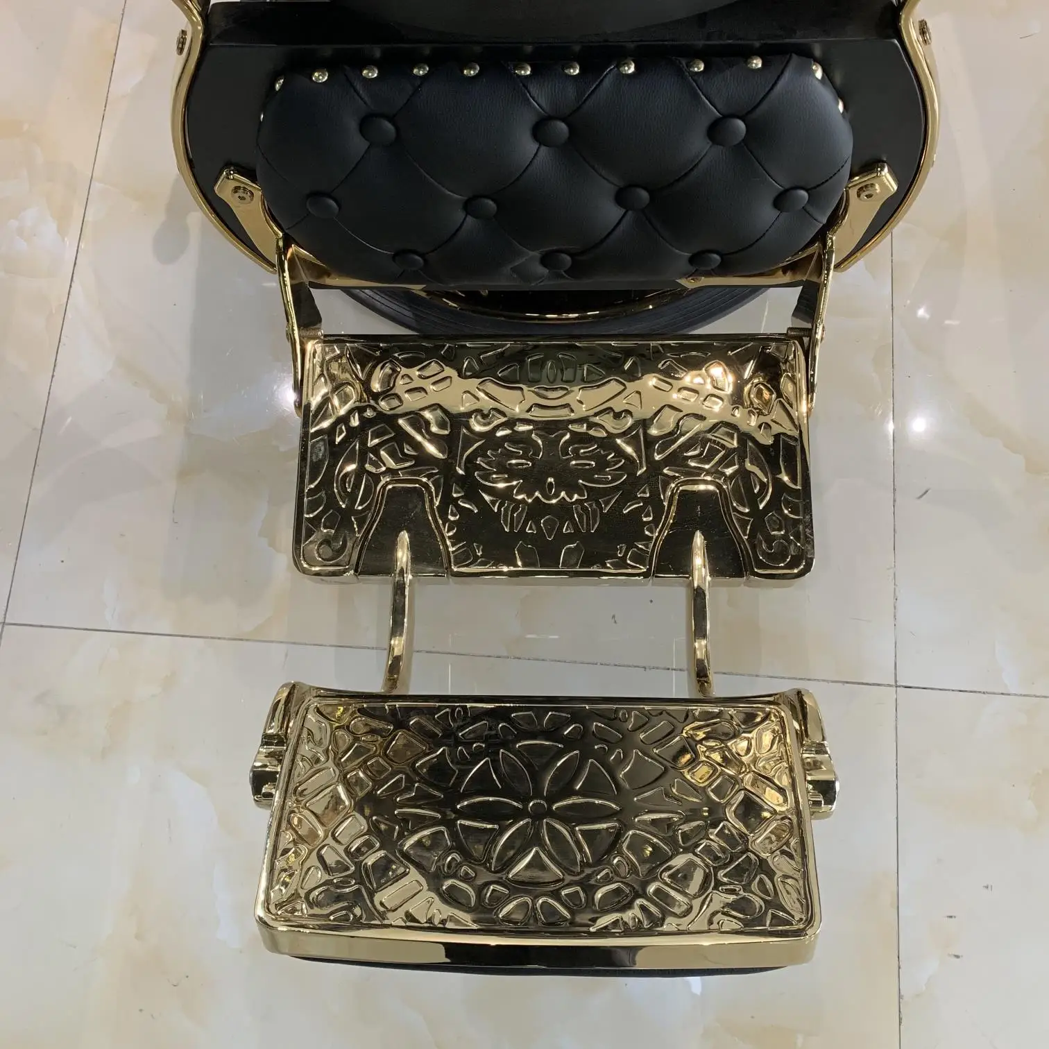 wholesale modern luxury rivet accessories golden metal high class hydraulic salon furniture barber chair