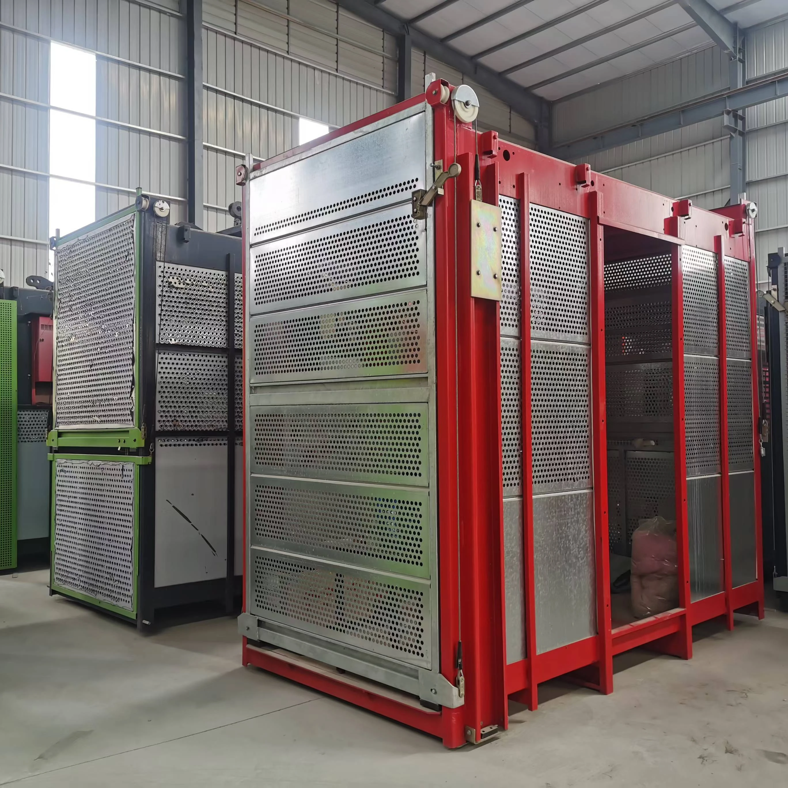 ISO9001 Factory Supply Construction Hoist 1~3 Tons Passenger Elevator 2T Rated Loading Capacity Lifter on Sale