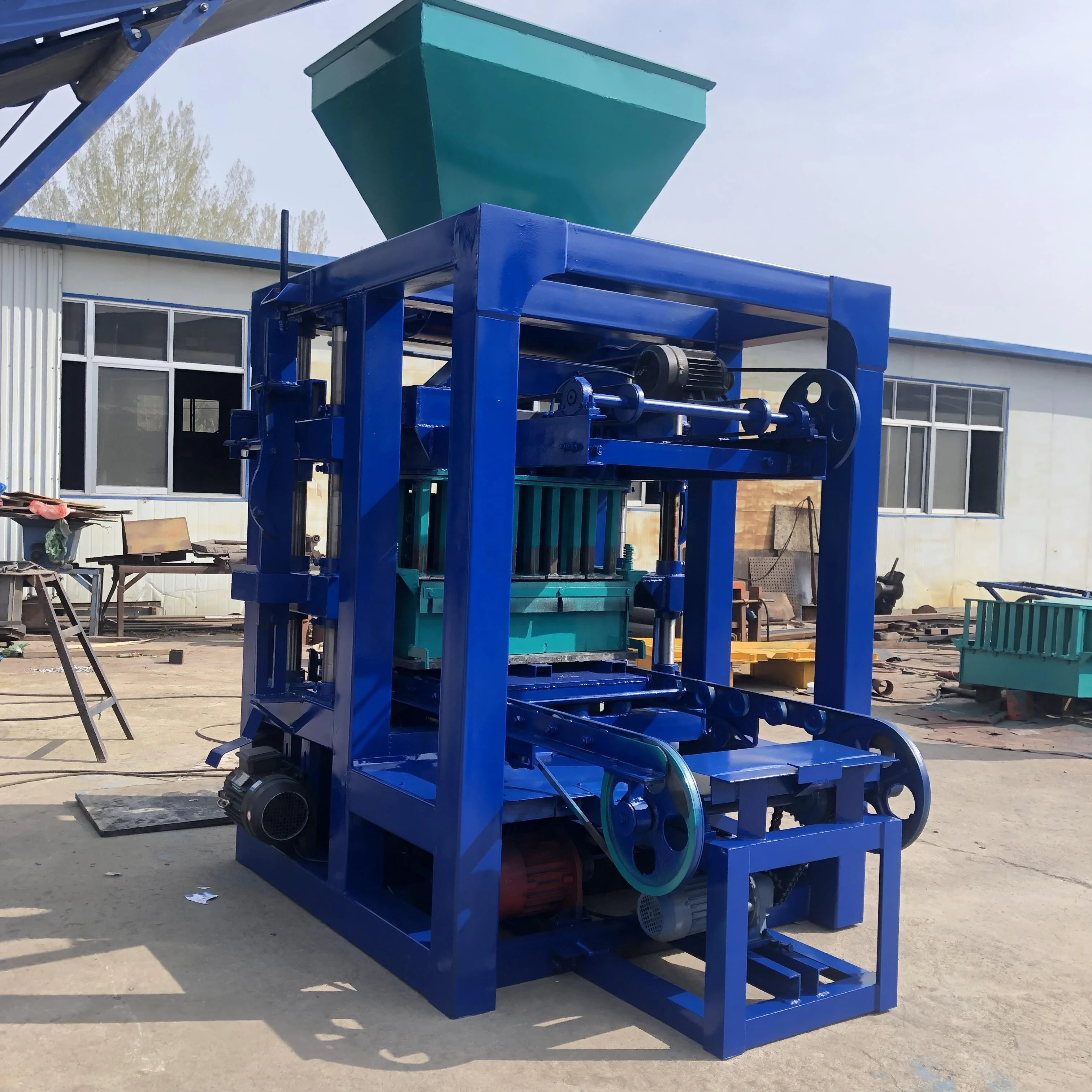 Самая продаваемая машина для изготовления кирпичей QT4-24 полуавтоматическая блоков по низкой цене