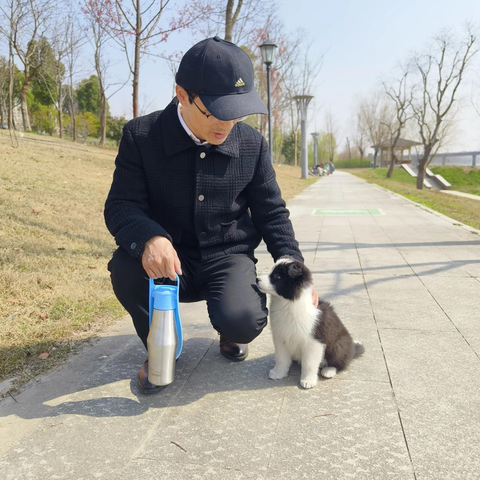 27oz Portable Dog Drinking Water Bottle Stainless Steel Pet Travel Drinking Bottle Water Dispenser With Flip Feeding Bowl
