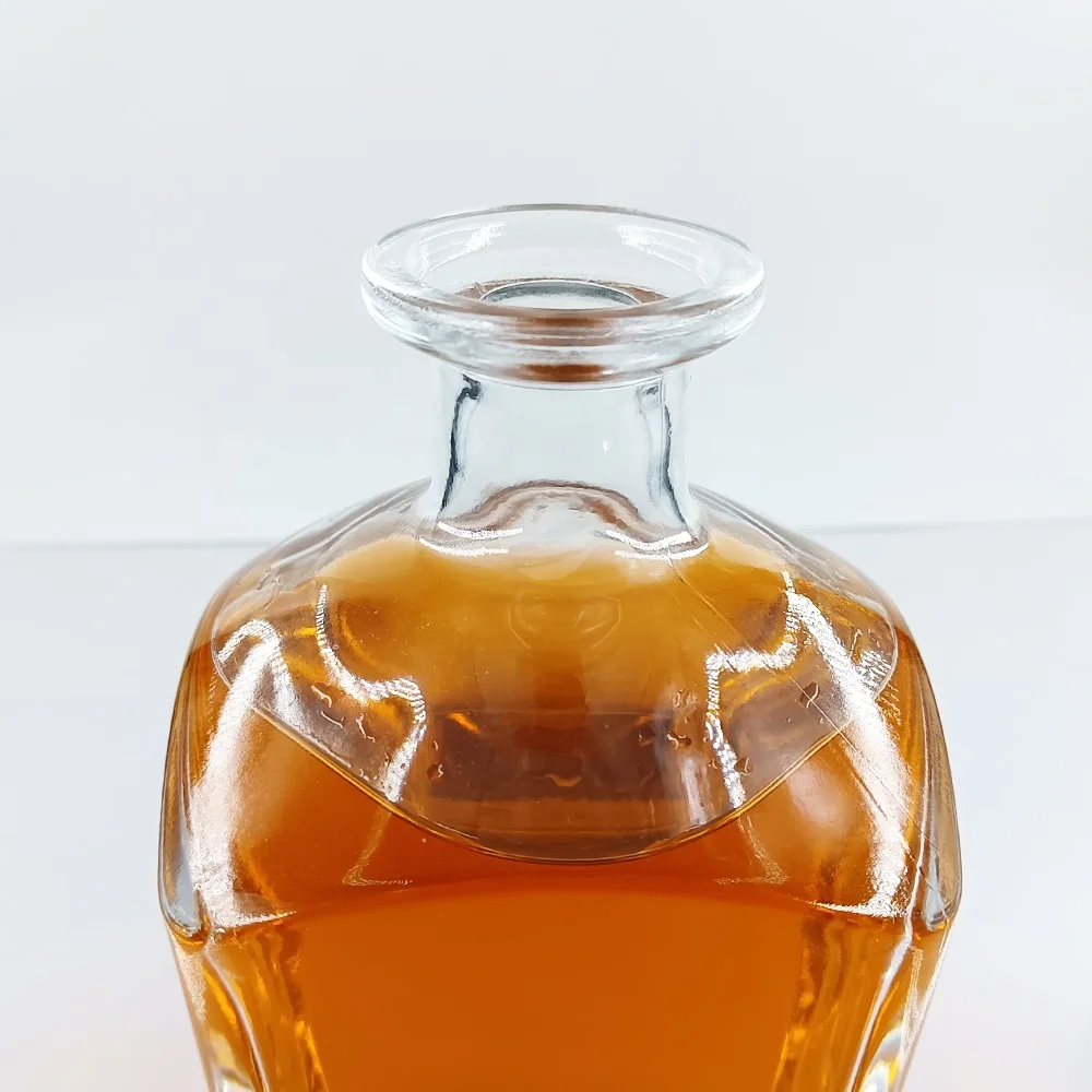 Wholesale 700ml cube Transparent 750ml Glass Bottle WIth Cork Stoppers