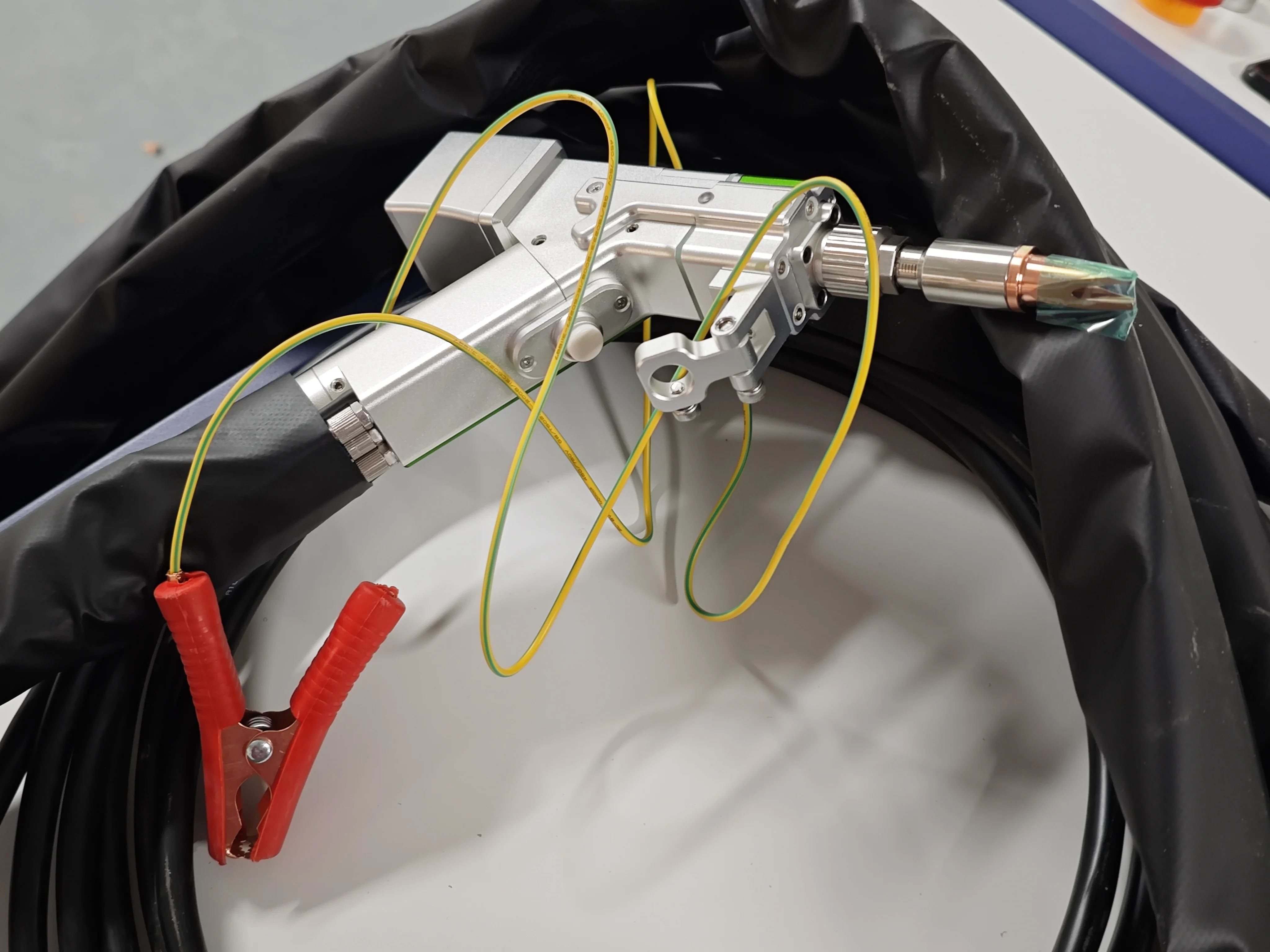 2024 New Efficient 5 In 1 Cleaning Cutting Welding/Weld Seam Cleaning and Lithium Battery Welding Machine Little Body