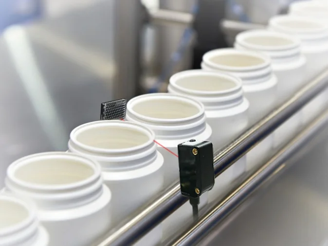 SiRON K012-7 Factory Price Specular Reflection Type Sensing Distance 2m NPN/PNP Infrared LED Photoelectric Sensor