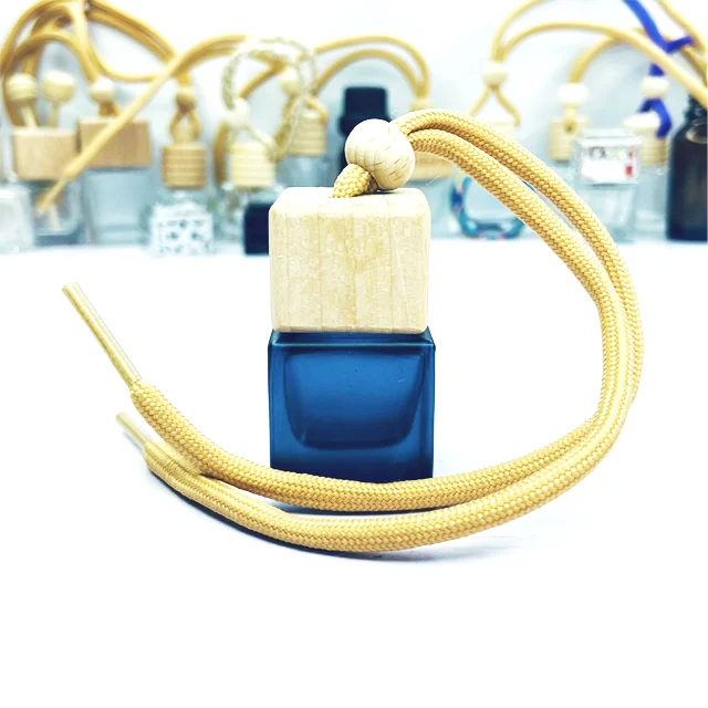 Car Hanging Perfume Glass Bottles Refillable Car Essential Oil Diffuser Thick Square Glass Perfume Pendant with wood lid for car