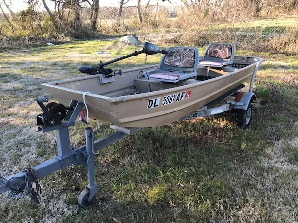 Boat Trailer With Curved Roller