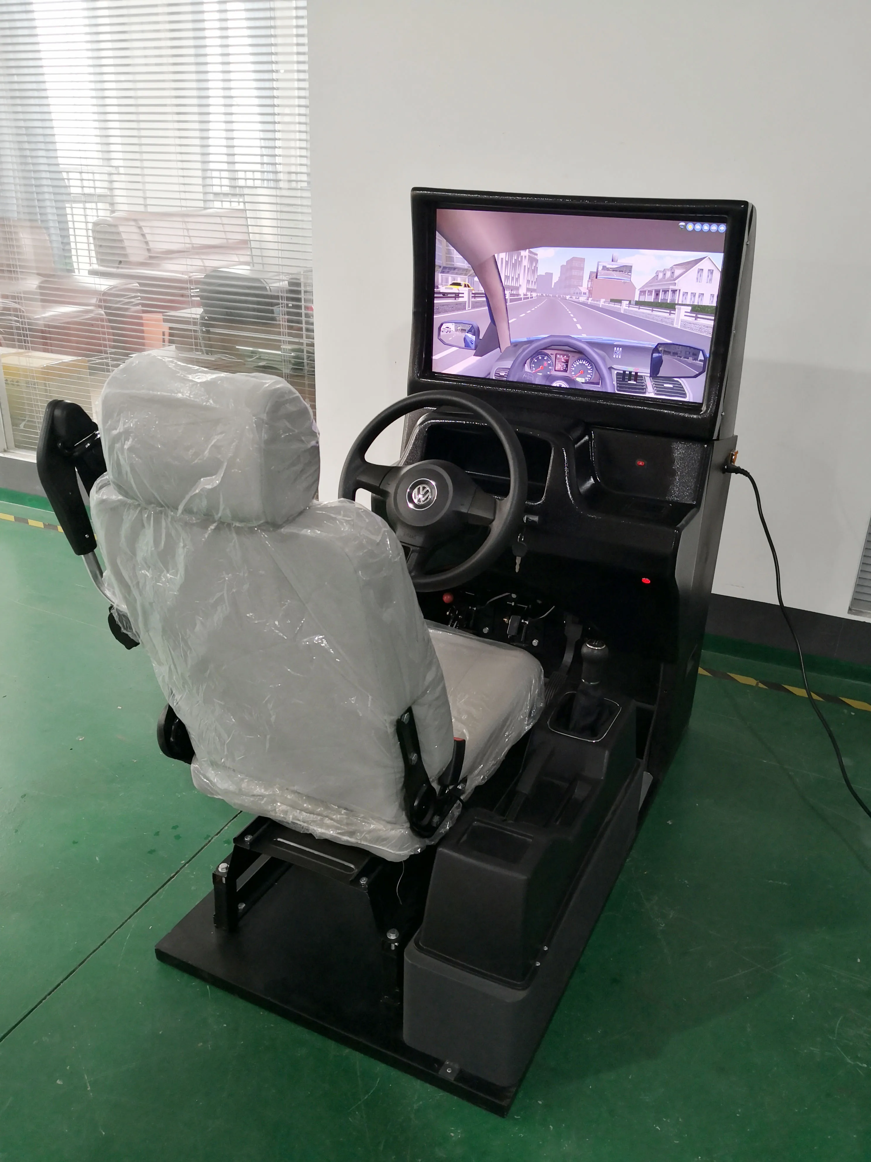 Simple motor vehicle driving simulator driving training simulator equipment