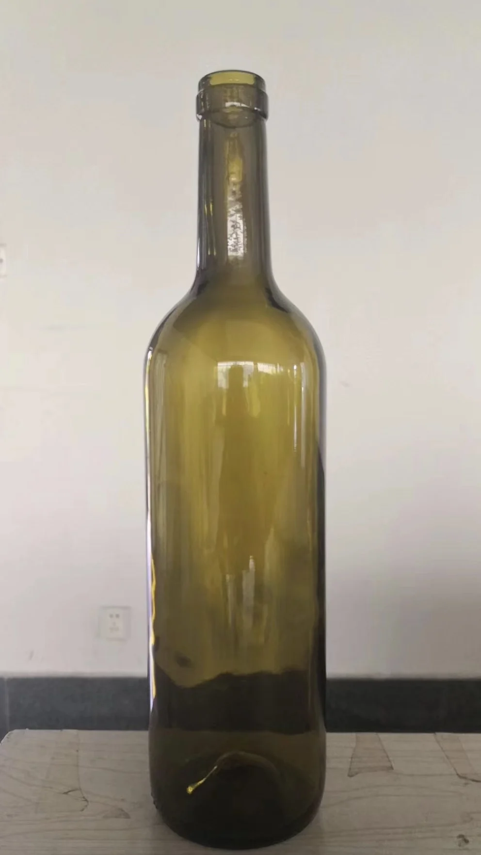 Bestseller 750ml White Wine Redwine Rosewine Glass Bottle Clear Brown Green Color with T-top