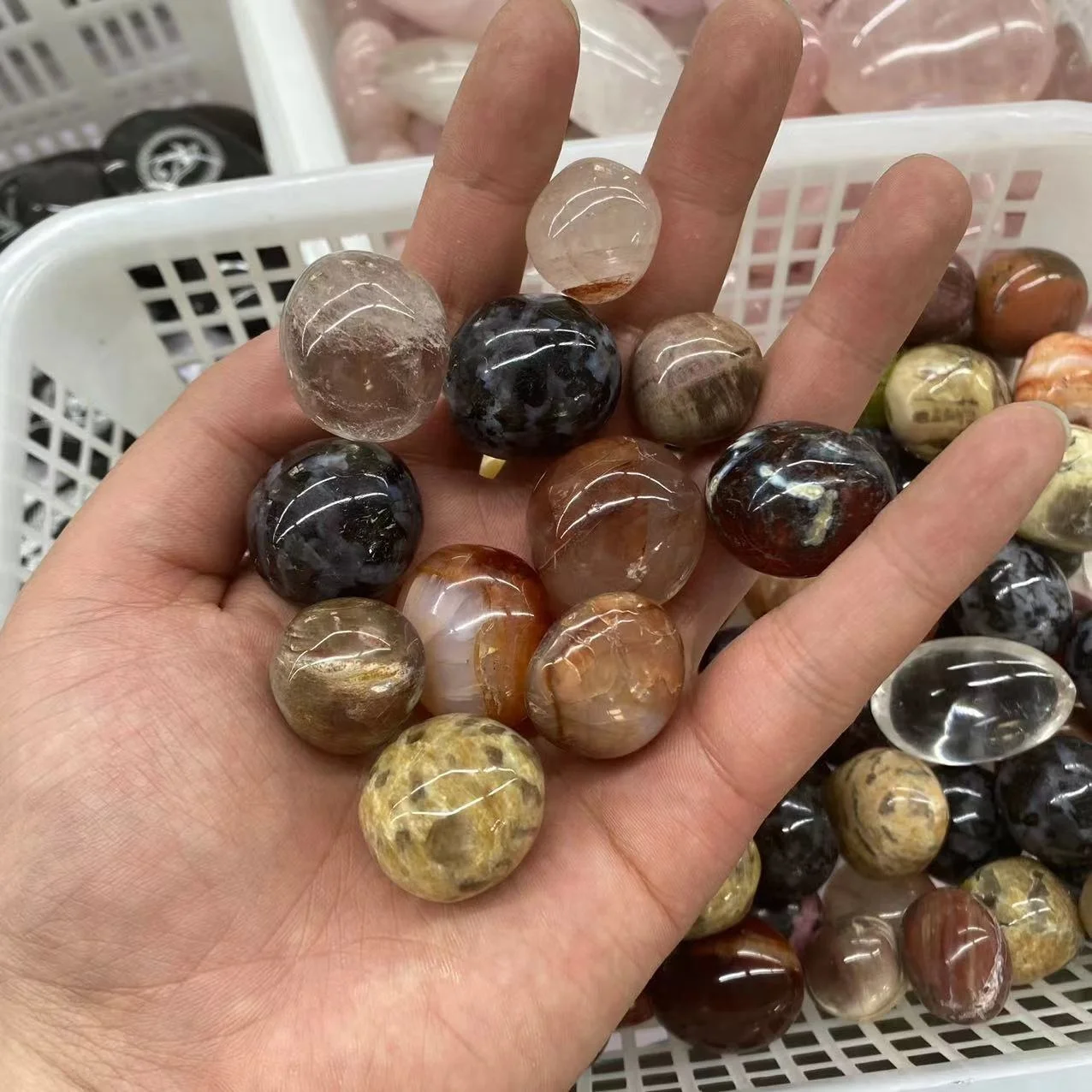Factory Cheap Price Wholesale Natural Round Shaped Mixed Stones Crystal Healing Tumbled For Home Decoration