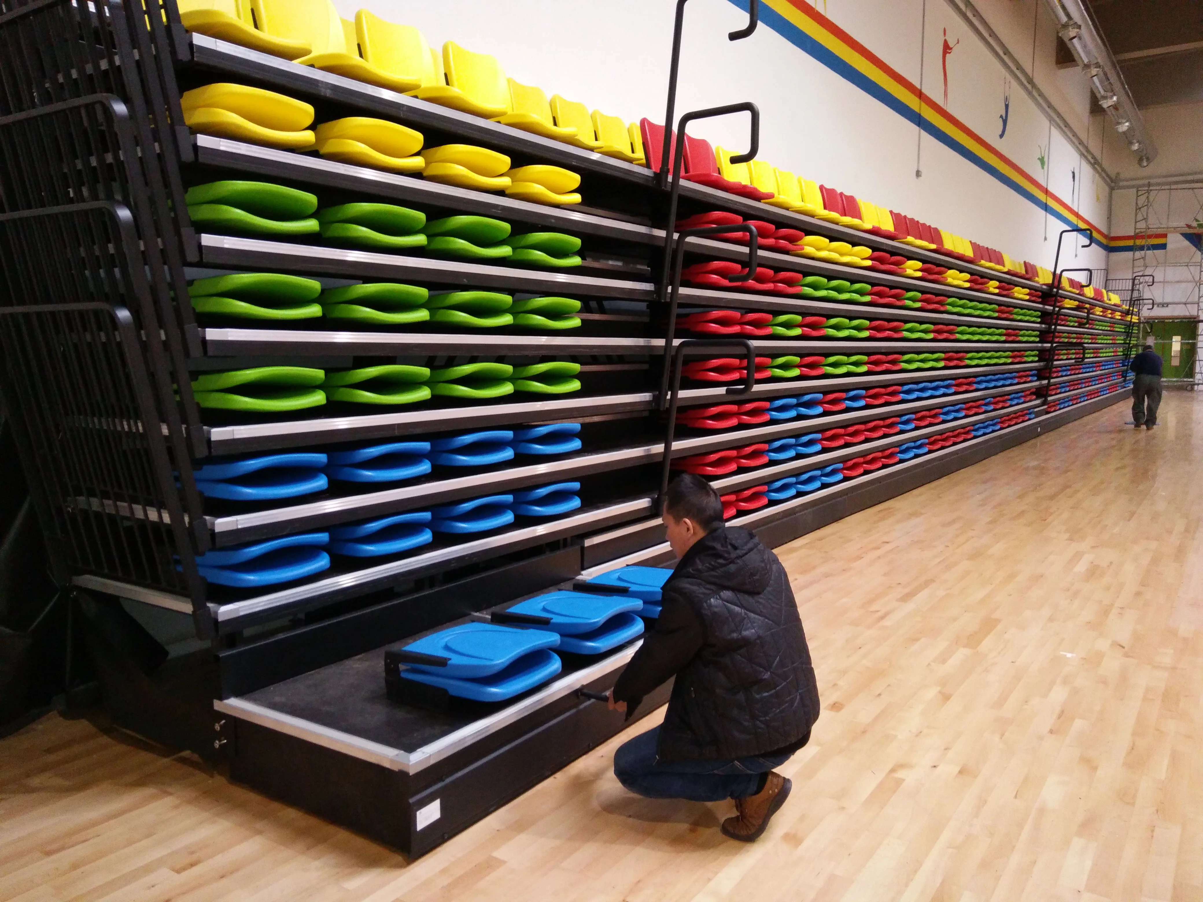  Gymnasium Seat Retractable Seating System With Indoor Polymer HDPE Seats Sports Facility For Stadiums