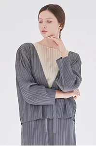 Женская плиссированная куртка, стильная тонкая куртка с длинным рукавом и V-образным вырезом, 2020