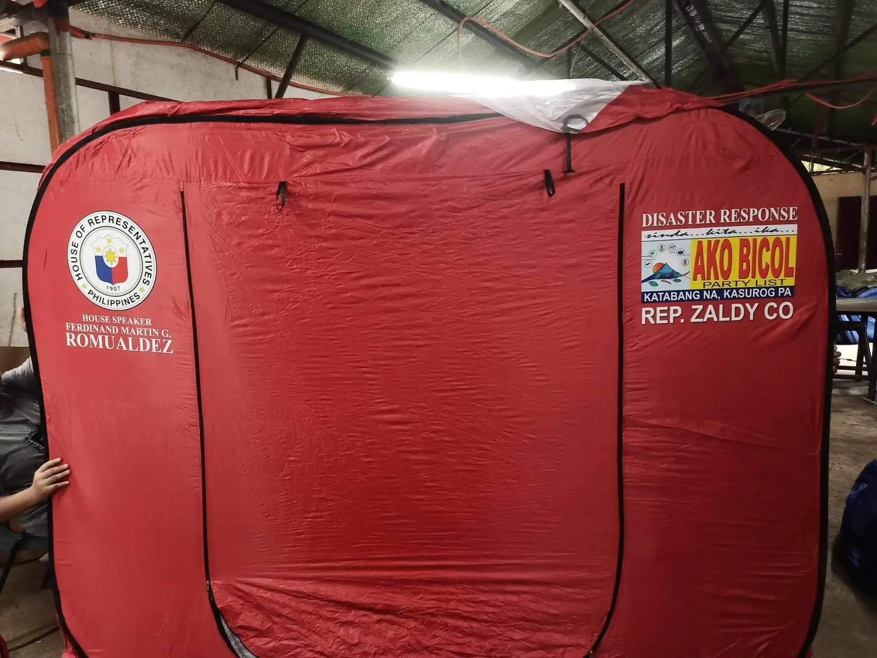 Isolation 2.4*1.8m  Emergency Tent Blue Modular Winterized Tent Disaster Relief Emergency Shelter Tube Disaster Relief Tent