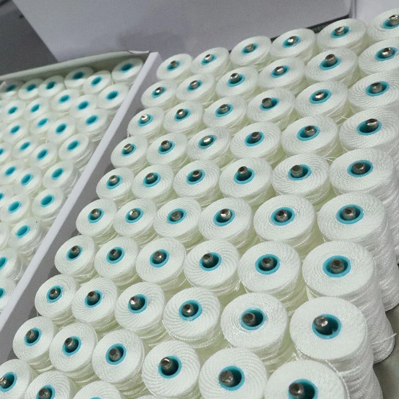 Заводские цены цвета 30 #210D/3 Tex70 высокая прочность L-стиль 100% нейлоновые предварительно намотанные бобины швейные нитки с меньшими боками