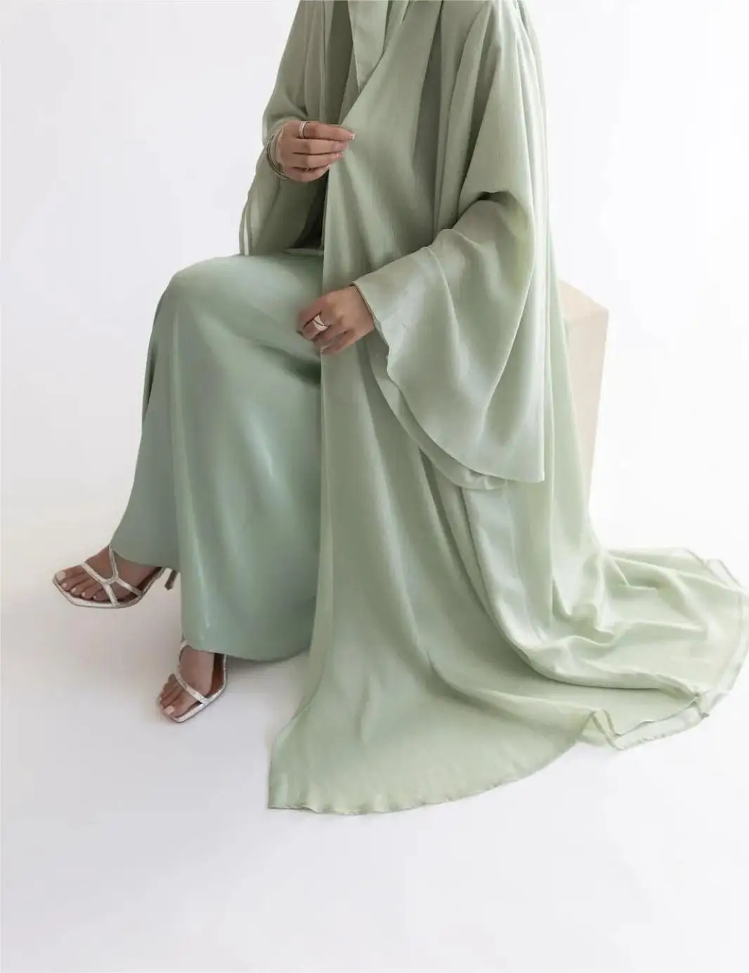 2024 U.Chic Casual OEM Women Dubai Abaya Dresses Chiffon Fabric Pure Color Women Hijab Women Muslim Clothing