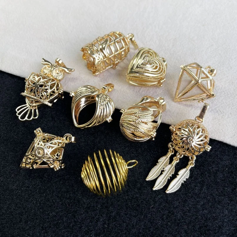 Wholesale Piercing Hollow Out Metal Gemstone Natural Crystal Sphere Fashion Crystal Jewelry