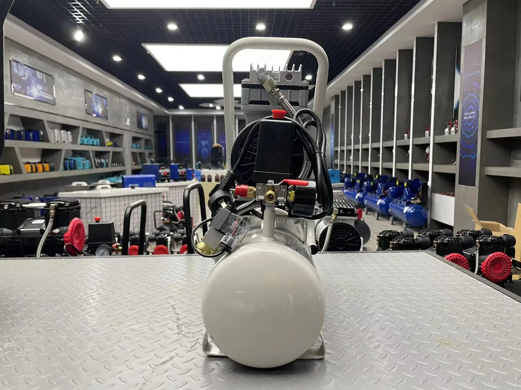 AC POWER Cheap 0.8mpa small size 9L air compressor for home use