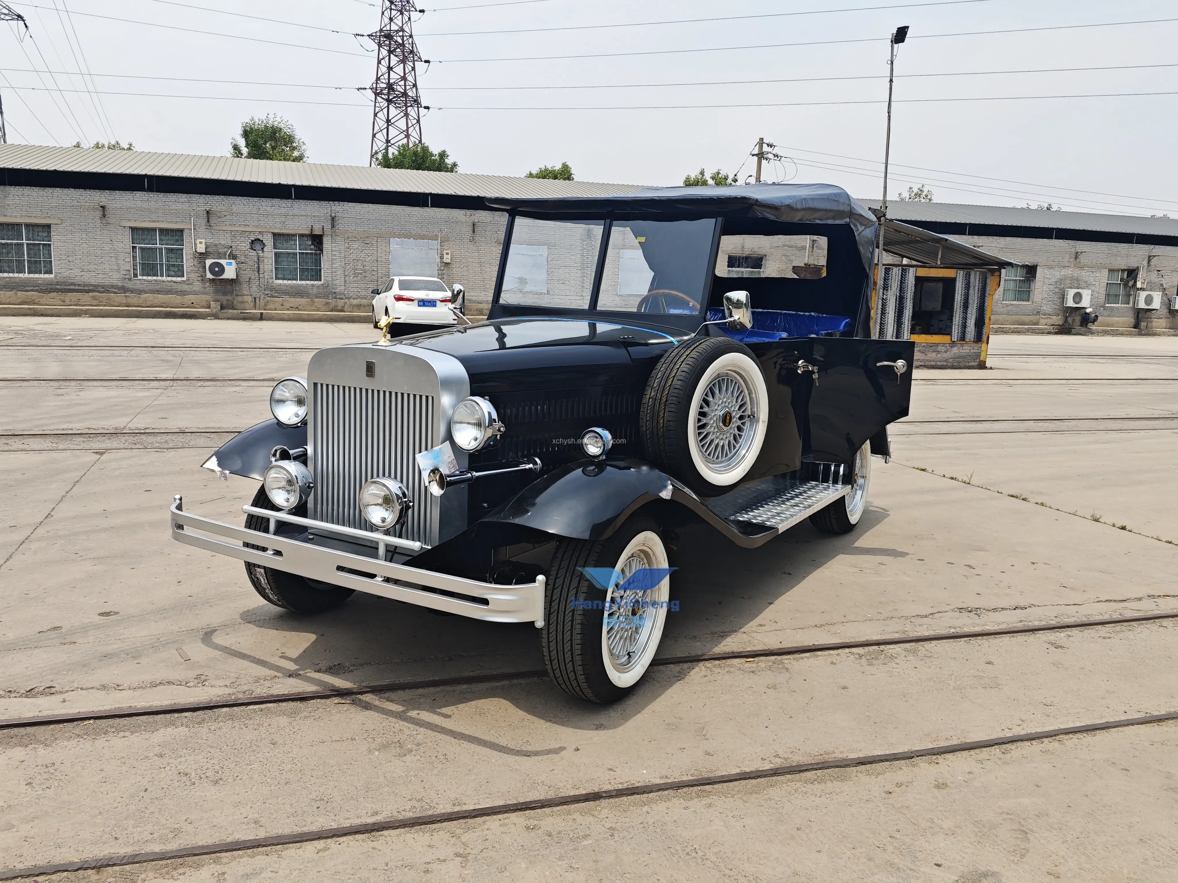 Super Classic Vehicle Vintage Car/5 Seat Antique Retro Car with CE