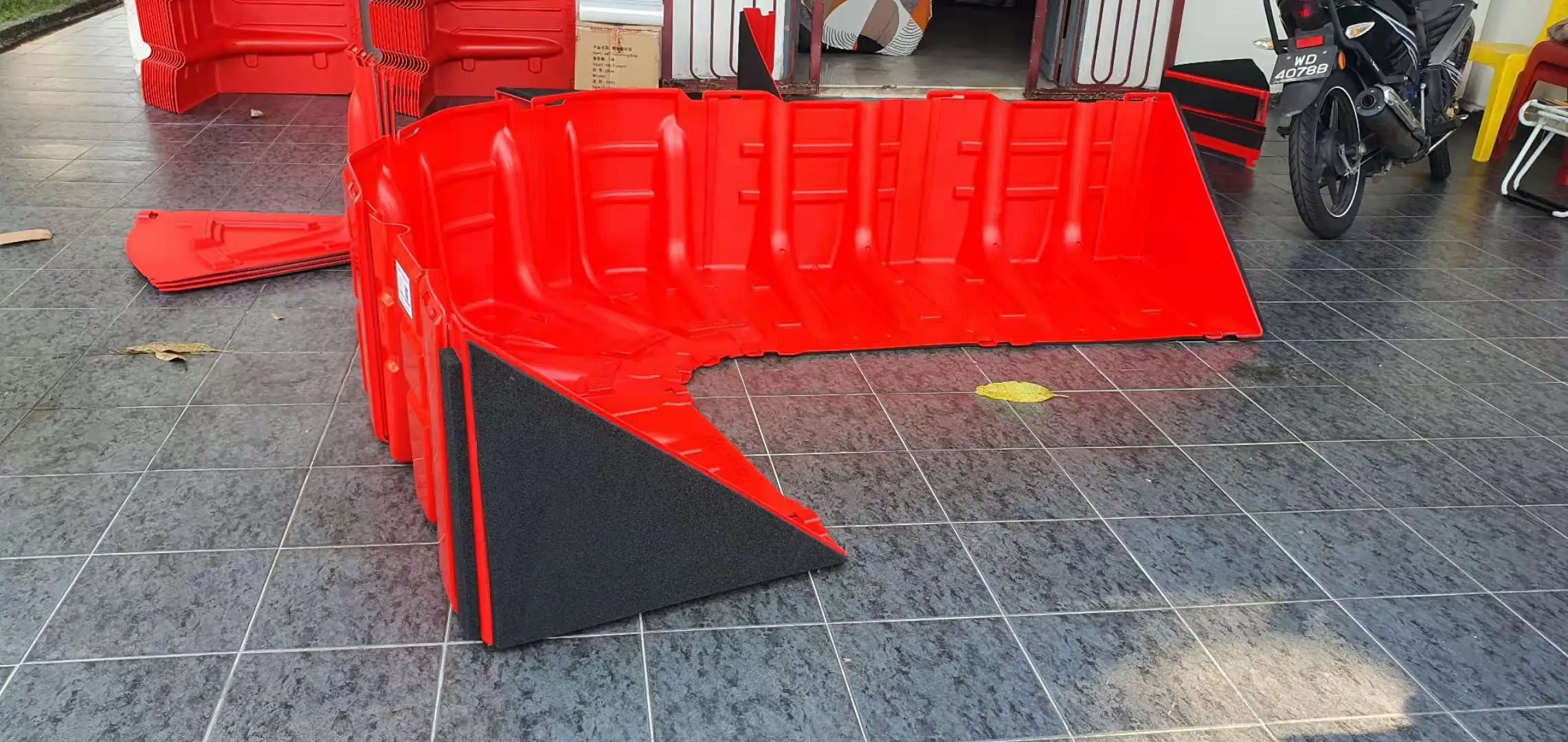 Adjustable flood barrier corner board flood gate ABS upgrade end solution