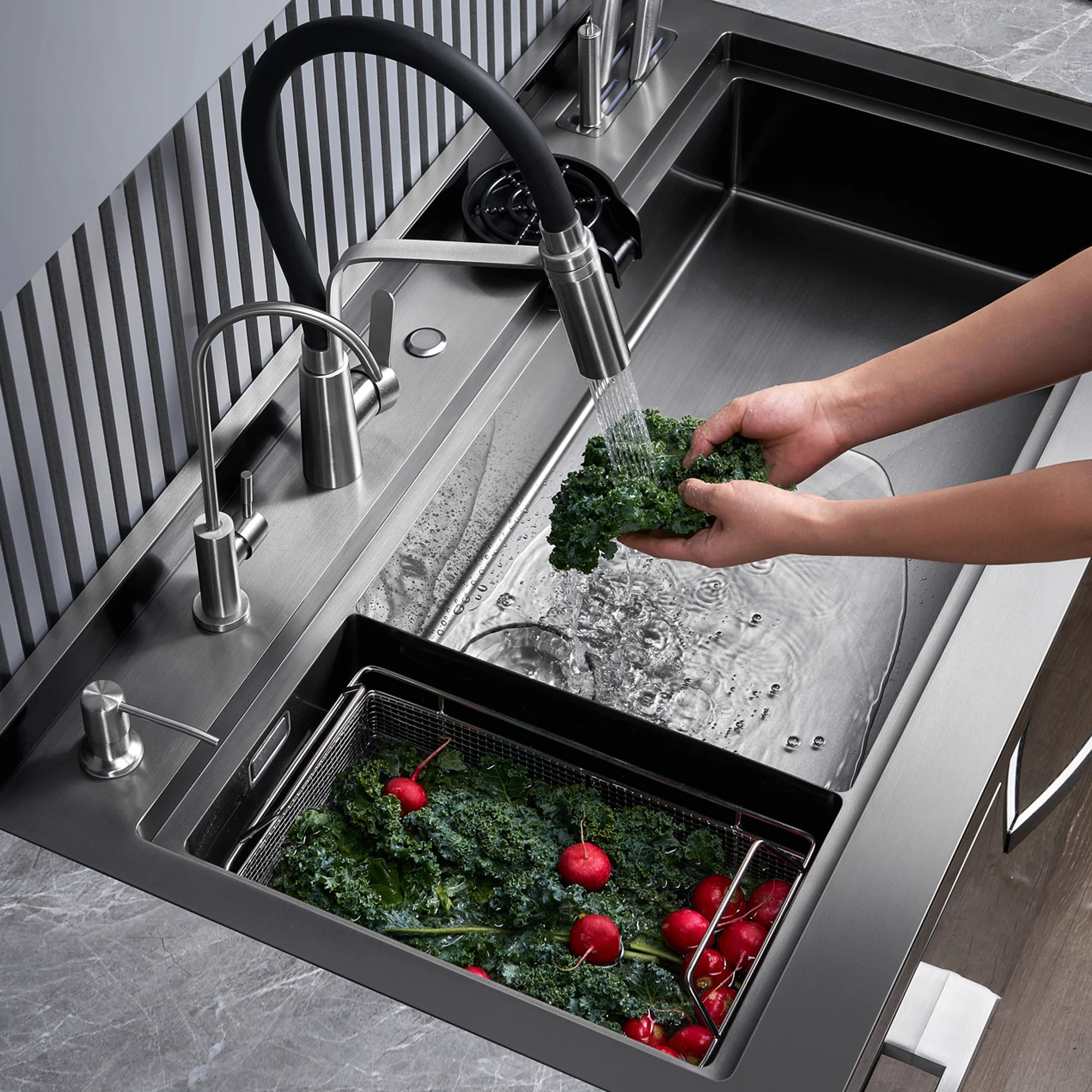 Solovia Modern Luxury Square Single Bowl Undermount Kitchen 304 Stainless Steel Competitive Price Four-Hole Faucet OEM