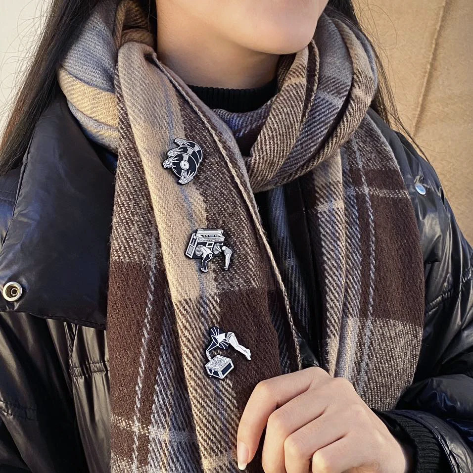 Horror punk music brooches black dark vinyl records knife enamel pins characteristic lapel badges