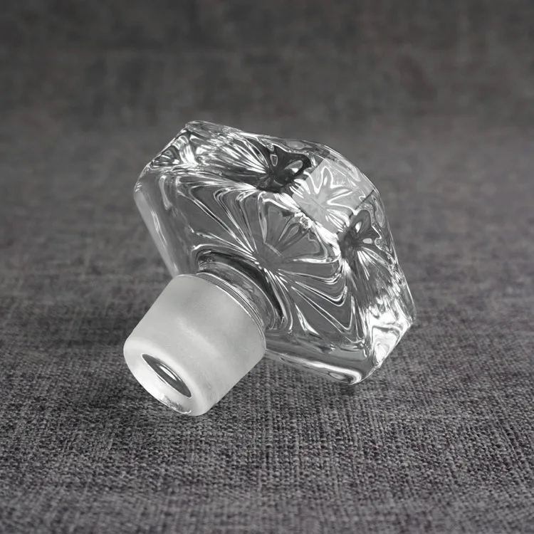 
Square 700ml 26oz Crystal glass Whiskey Decanter with Glass Stopper 