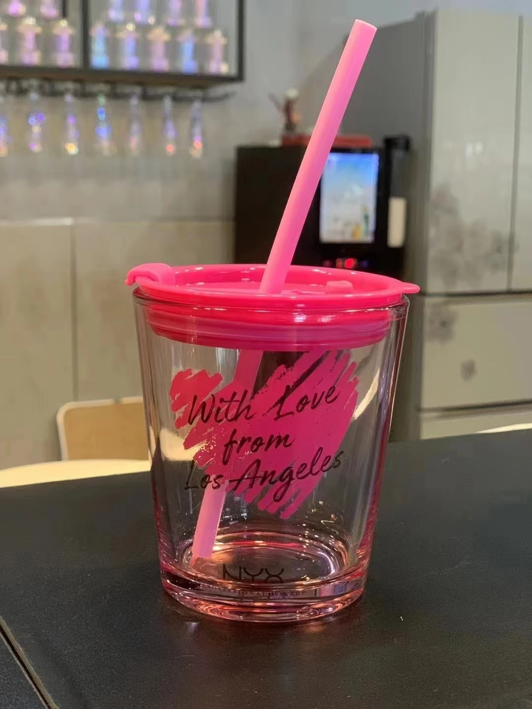 Factory wholesale red pink simple cute with straws lead-free glass beer mugs party wedding