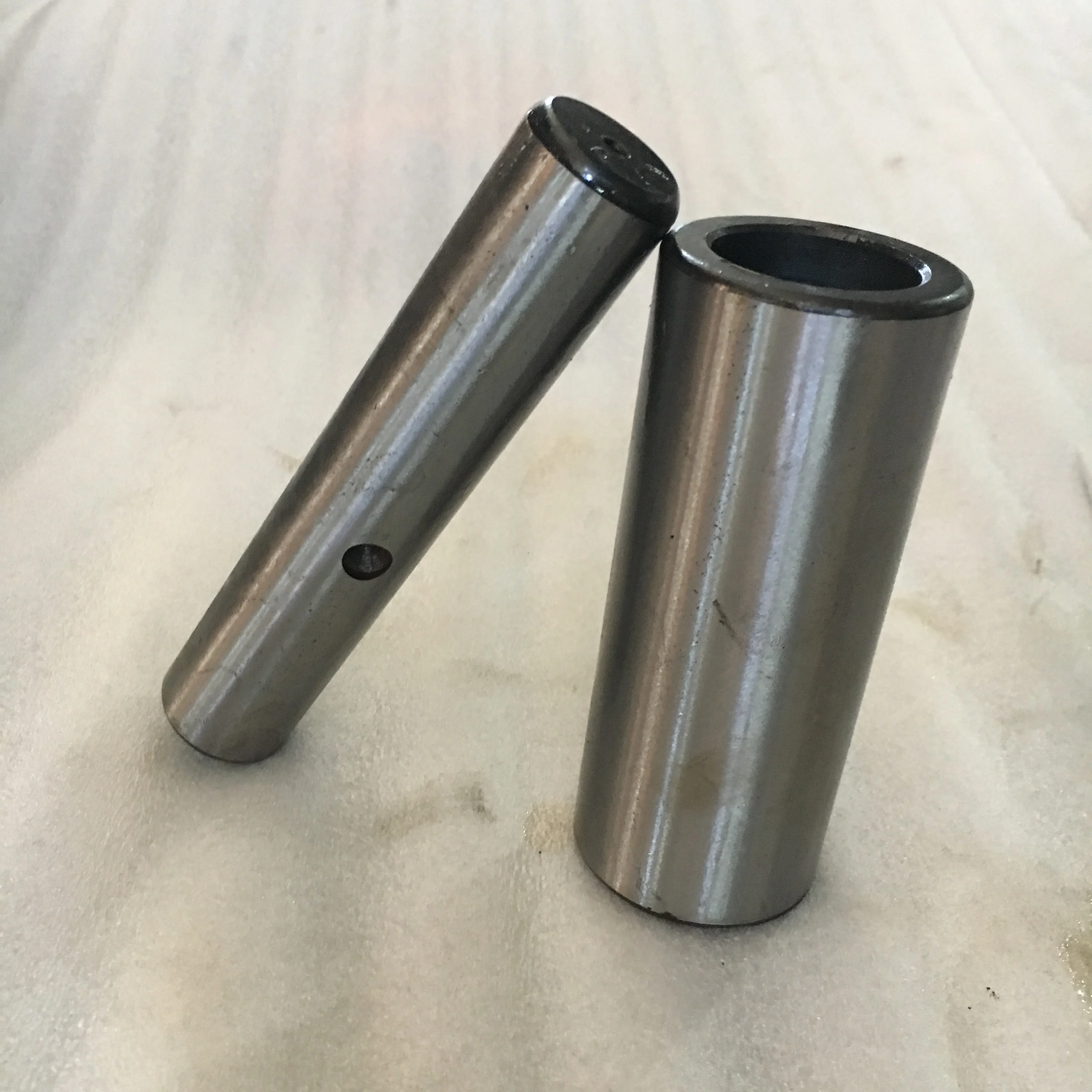 Штифт и втулка для гусеницы экскаватора и бульдозера