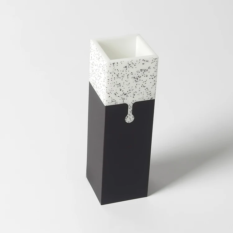 Acrylic plexiglass pen holder