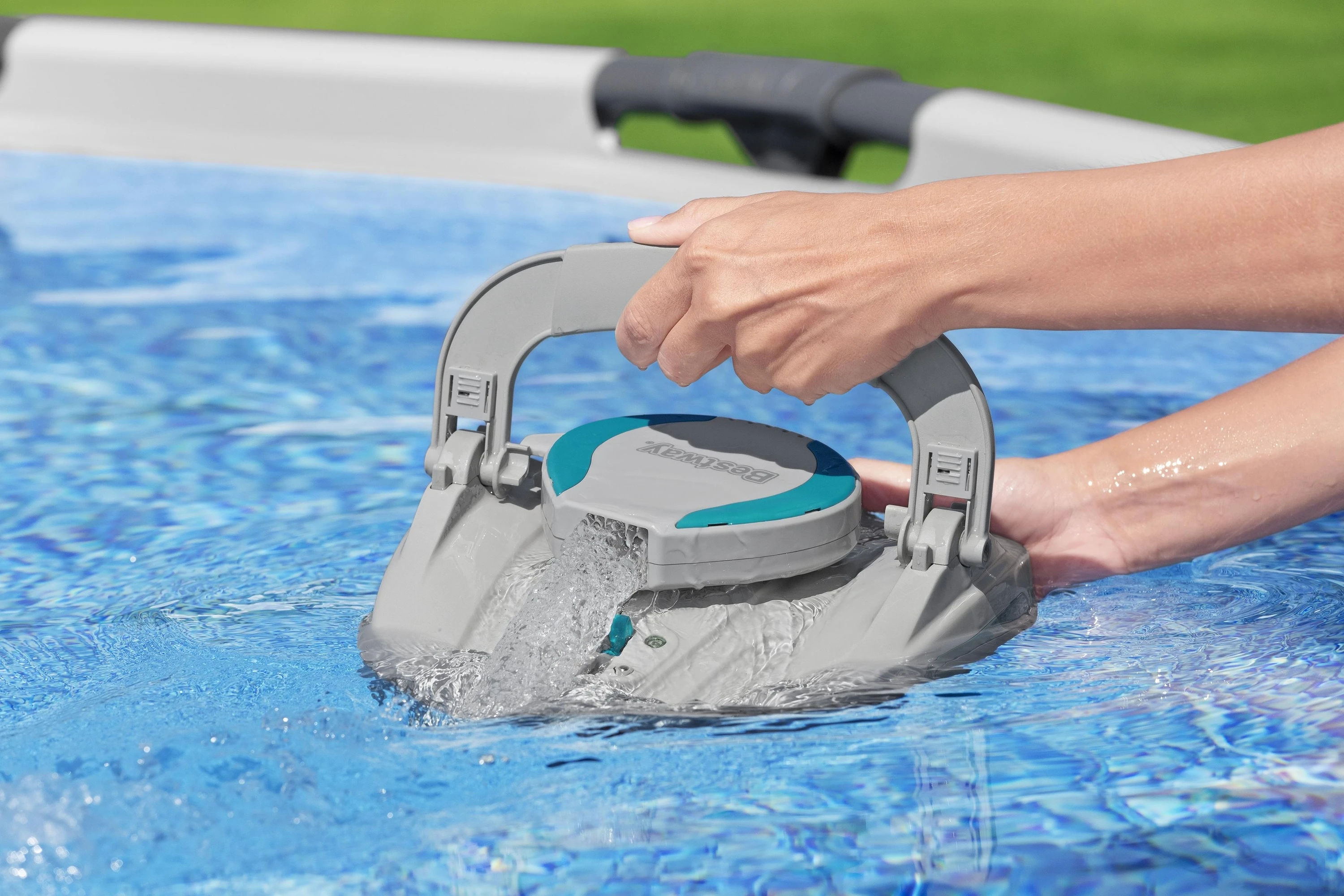 2025 Bestway 58864 Rechargeable Pool Bottom Cleaning Robot Best Swimming Pool Spa Cleaning Tool