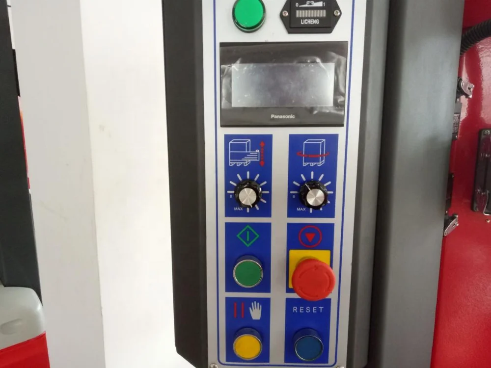 Mobile pallet stretch film wrapper machine robot