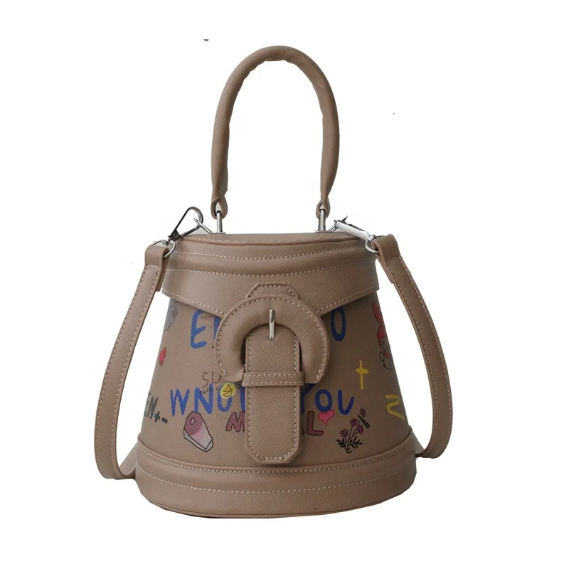 This summer, the popular niche bag female 2021 new fashion personality graffiti portable bucket slung small bag