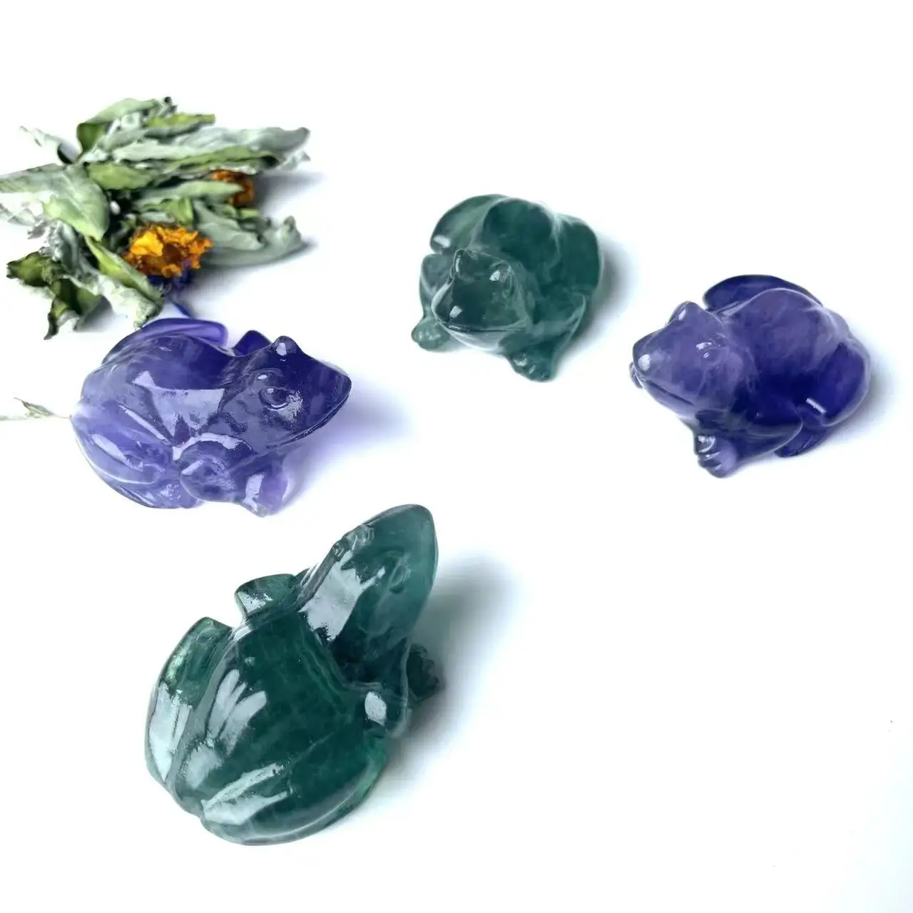 Wholesale natural healing crystals carved fluorite animal crystal frog carving