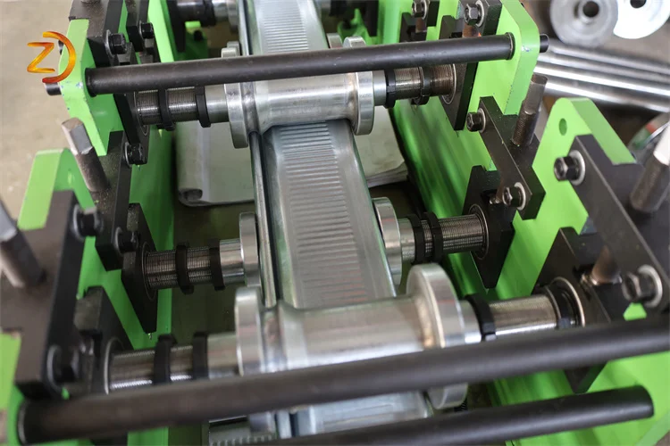 Full automatic high speed 20-25m/min rolling shutter machine shutter door roll forming machine making cost China manufacture