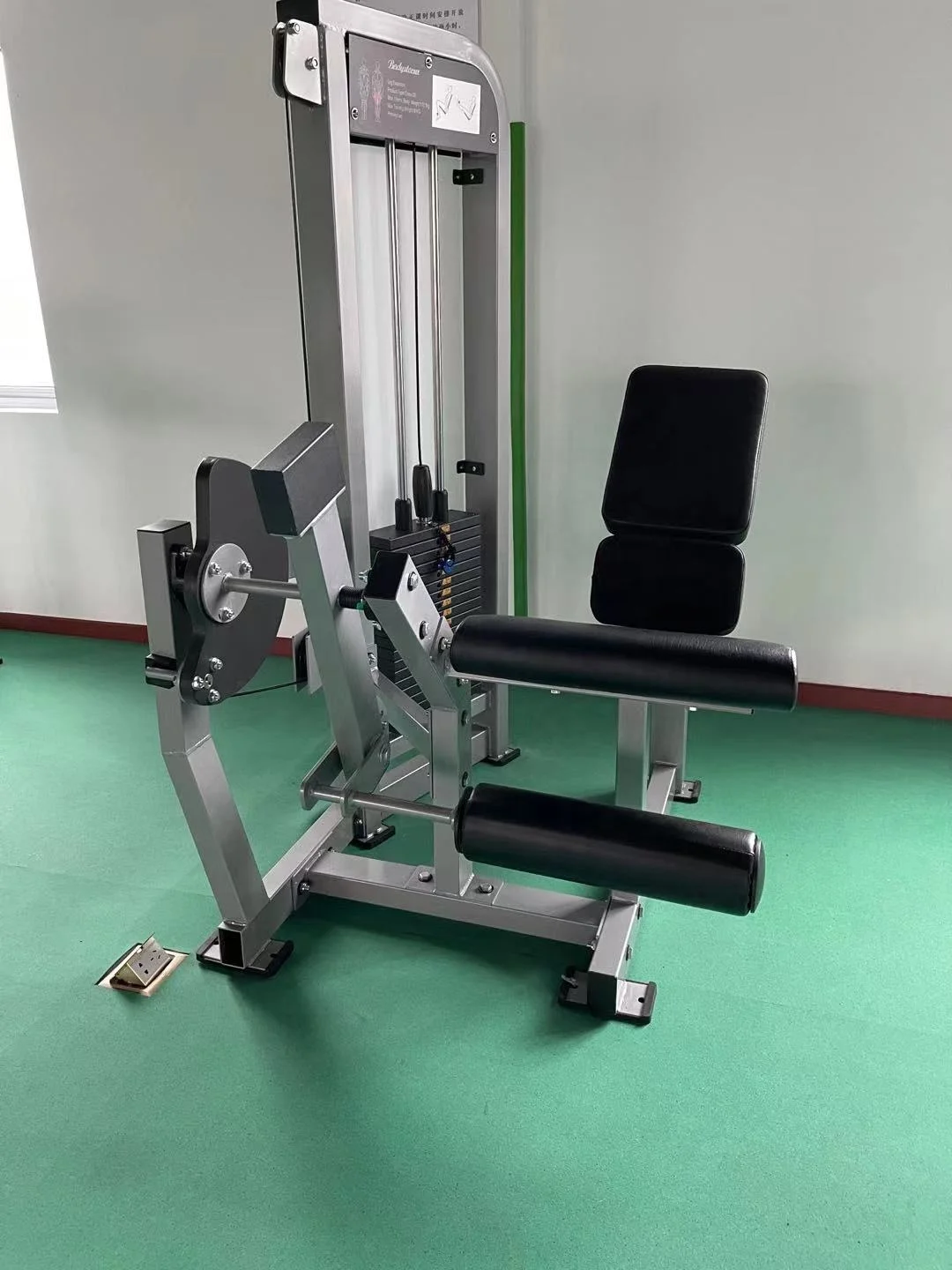 Commercial professional multifunctional fitness equipment with Leg Extension for gym.