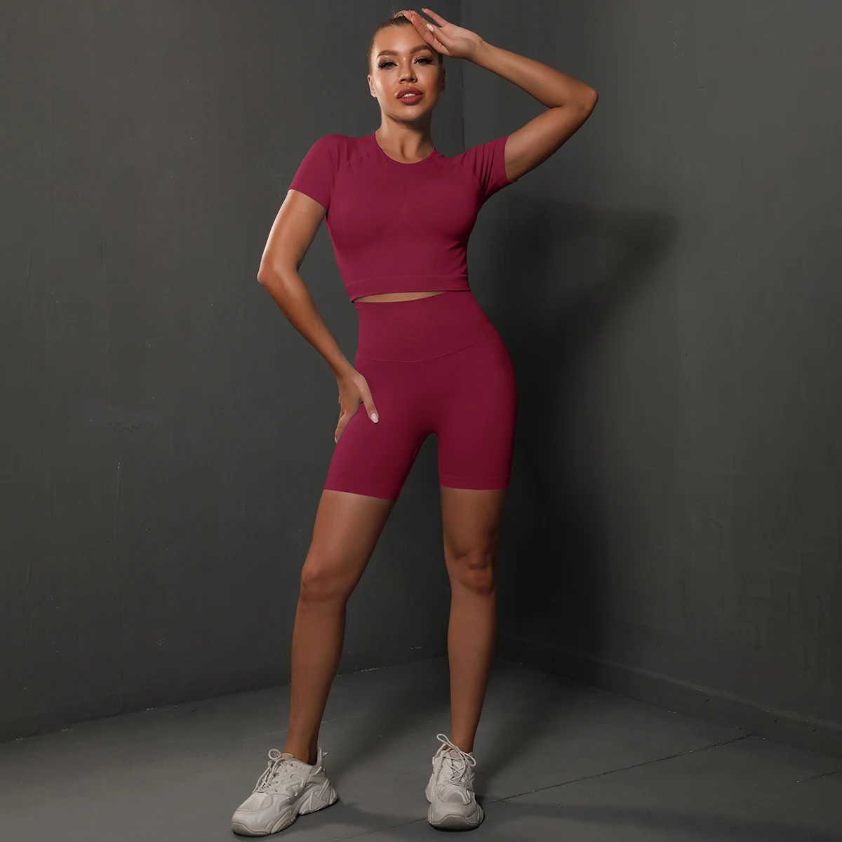 Customized Wholesale Seamless Fitness Suit Women Sexy Gym Yoga Suit Athleisure Yoga Set Short-Sleeve Stylish 2024 High Quality