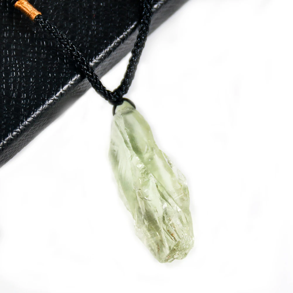 Wholesale natural good luck emerald quartz crystal stone jewelry pendant necklace for lady gift
