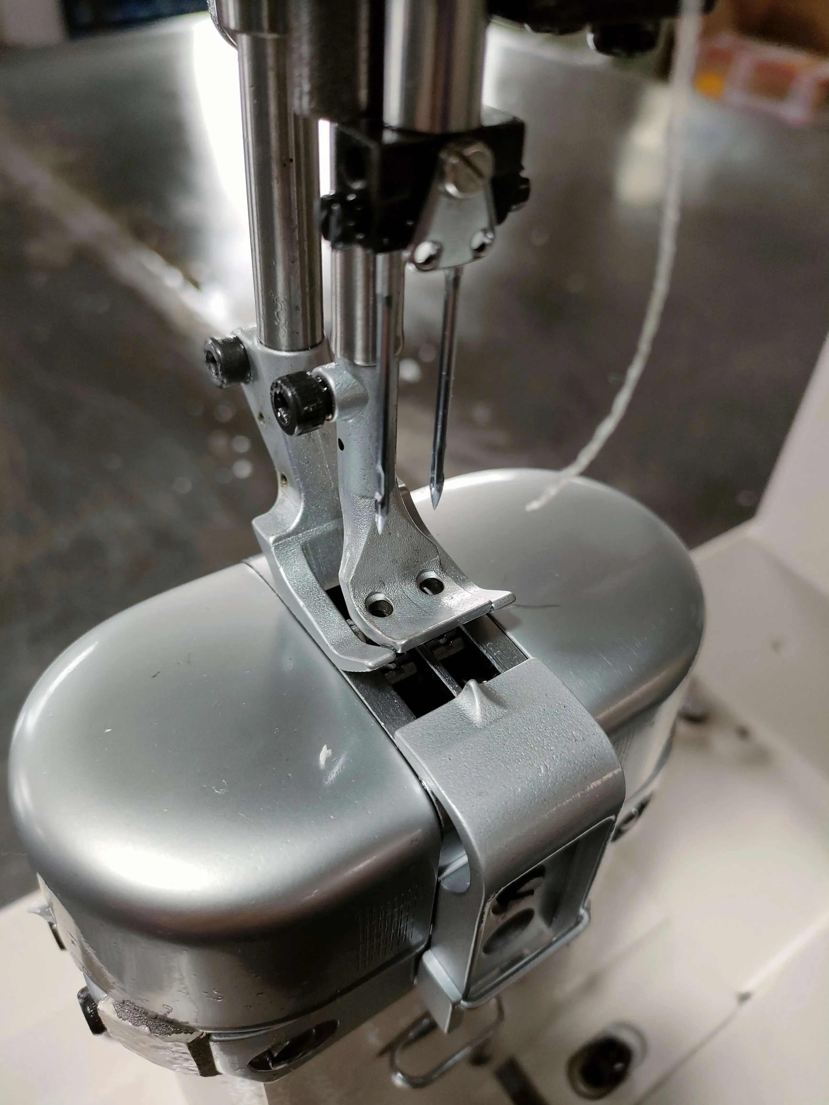 ZY-1560-HDQQ Hot Selling Double Needle Post Bed Pneumatic Reverse Sewing Machine for Leather