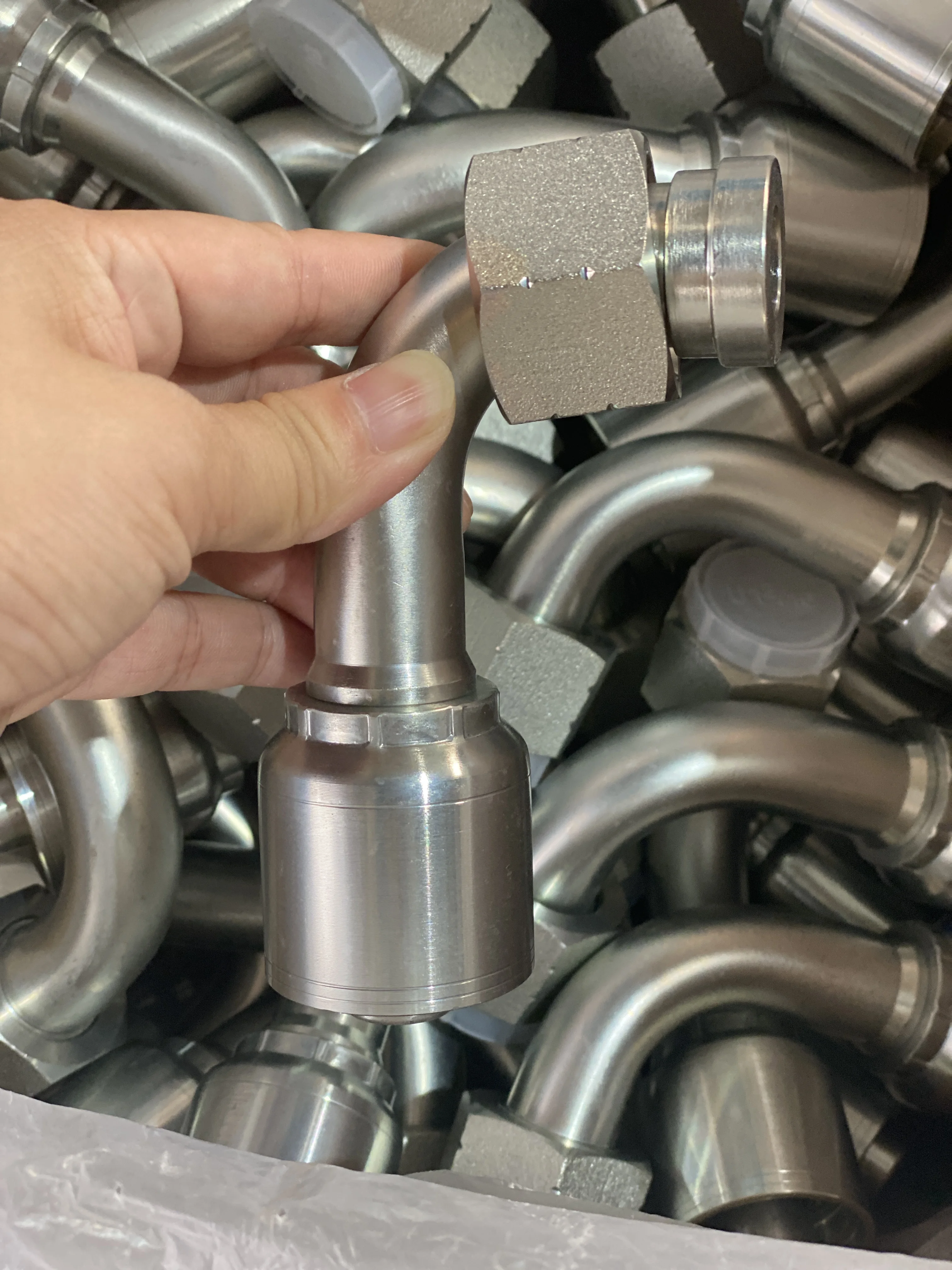 1J743 Straight Hydraulic female 24291 ORFS Flat Seat 1sn/R1AT Crimp Rubber Hose Ferrule Fittings