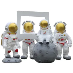 Life Size Fiberglass Astronaut Statue outdoor Astronaut Sculpture Modern Art Statue Astronaut Resin Crafts Custom resin