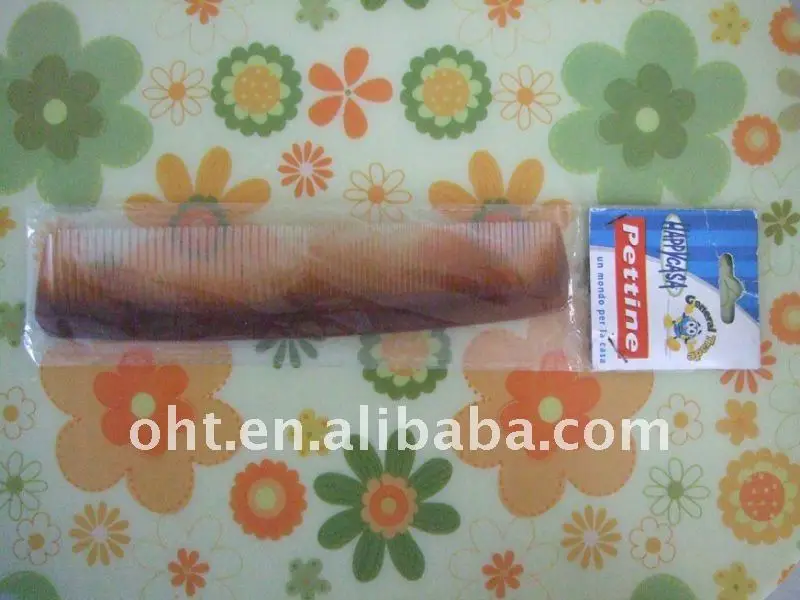 
cheap plastic small comb in hairdrssing shop 